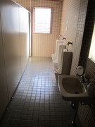 トイレ（男性用）の写真。一般トイレです
