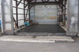 いちご狩りの写真。いちご狩りが出来るハウスの入口は段差がありません