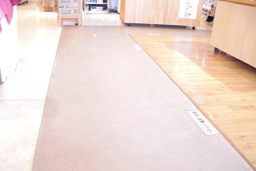 床の段差の表示の写真