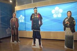 出演者等身大パネルの写真。明智家の人々と記念写真が撮れます