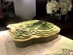 明知城のジオラマの写真。高低差が分かりやすく表現されています