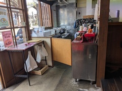 調理場の写真。五平餅を焼いているところを見る事が出来ます