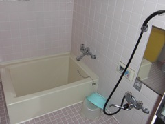 研修センターの風呂の写真。研修センターのログハウスにあるお風呂です。