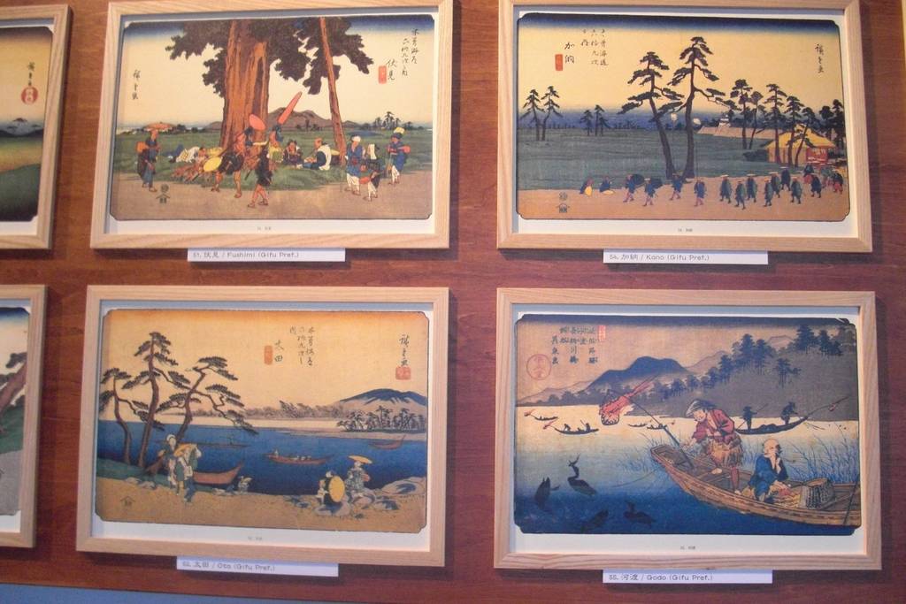 歌川広重が円熟期に中山道を描いた「木曽街道六拾九次之内」など約500点を所蔵の写真