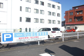 駐車場の写真。契約駐車場になっていて90分までは無料です