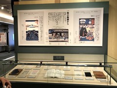 版画説明パネルの写真。版画に描かれているものや技法について紹介