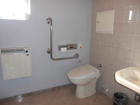 車いすトイレの内部写真