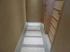 トイレ通路の写真。一般トイレへ行く通路です