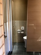トイレ入口の写真。一般トイレの内部です