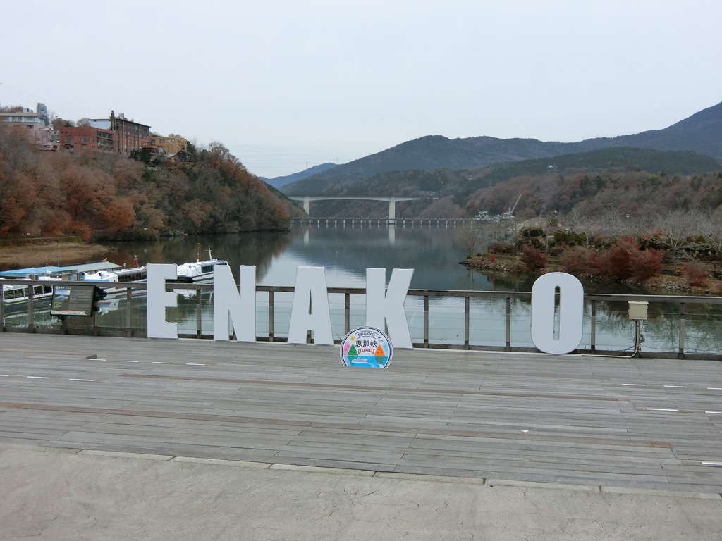 ウッドデッキ広場の写真