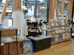 観光パンフレットの写真。恵那峡だけでなく周辺の観光情報も