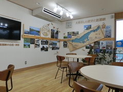 ビジターセンター内の写真。大井ダムの歴史と恵那峡を紹介