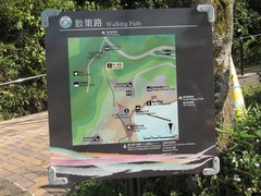 散策路の写真。遊覧船のりば付近には散策路もあります