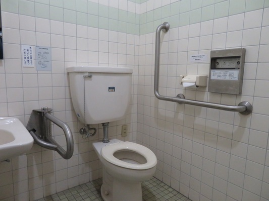 車いすトイレの内部写真