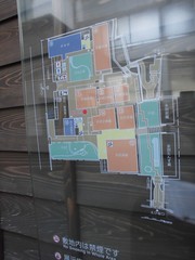 施設案内マップ
の写真。庭・建物・通路が色分け