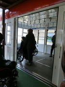 しらかば平駅から第二ロープウェイの写真。車いすは2階建てゴンドラの1階にのります
