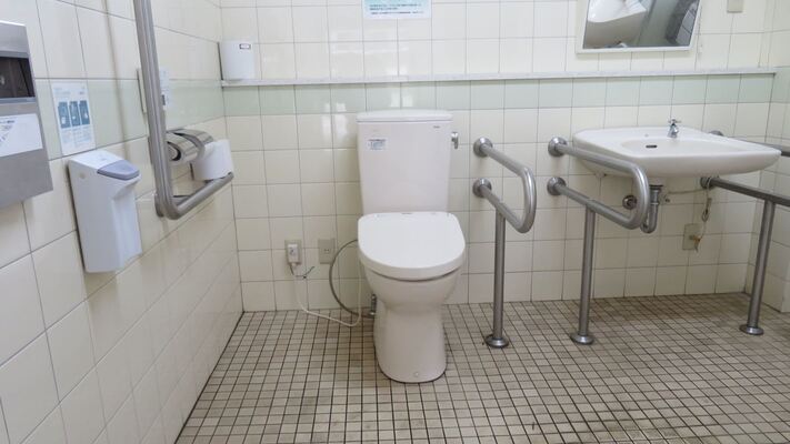 車いすトイレの内部写真