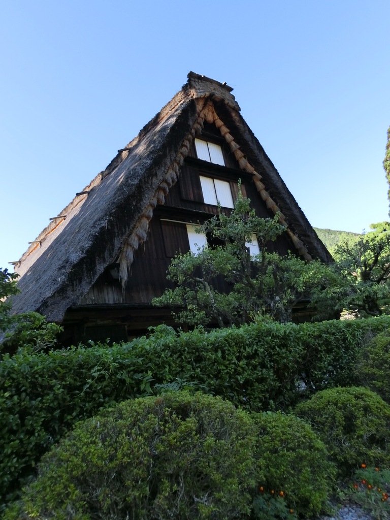 白川郷などから移築した１０棟の合掌家屋集落で、日本の原風景を再現していますの写真