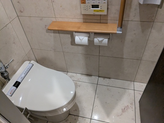 車いすトイレの内部写真
