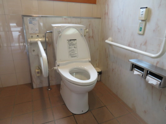 車いすトイレの内部写真