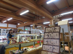 黒絵馬の写真。縁起物の飛騨絵馬です