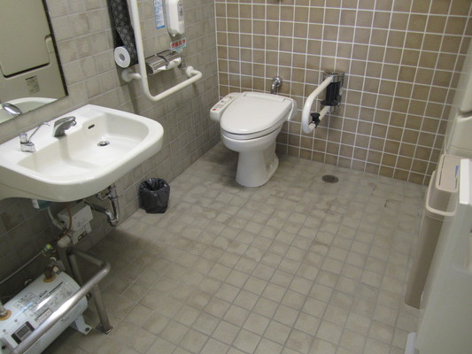 車いすトイレの内部写真