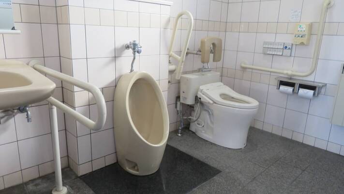 車いすトイレの内部写真