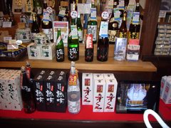 日本酒やスイーツの写真。「山車」など日本酒やリキュール酒、日本酒を使ったチーズケーキも販売しています