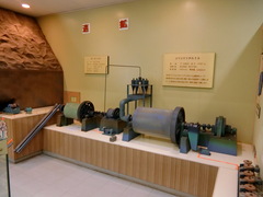鉱山資料館の写真。神岡鉱山で使われた装置